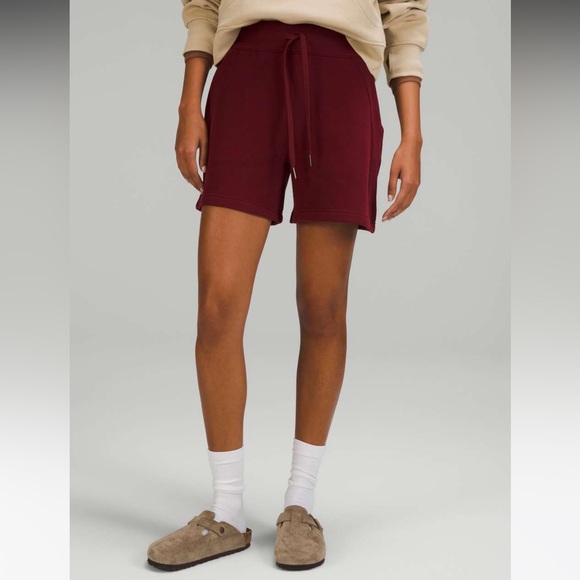 Lululemon Scuba High-Rise Short 5" in Red Merlot EUC - Picture 2 of 8